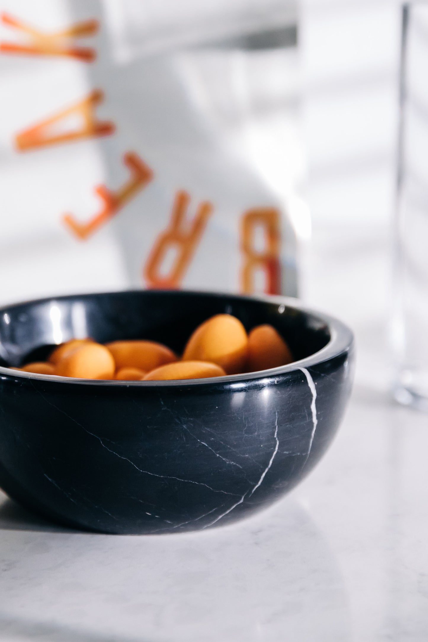 Bowl Kaala Ghoda Negro - Escultura Dramática que Abraza el Misterio Ancestral