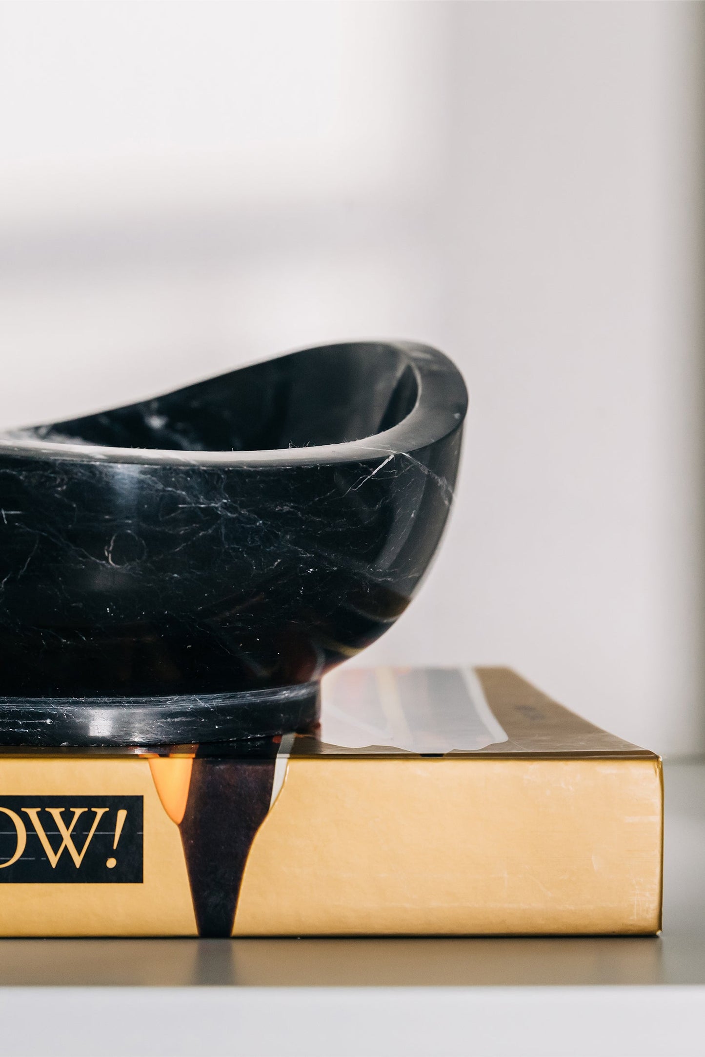Bowl Amorf Negro - Forma Líquida que Abraza la Belleza Orgánica