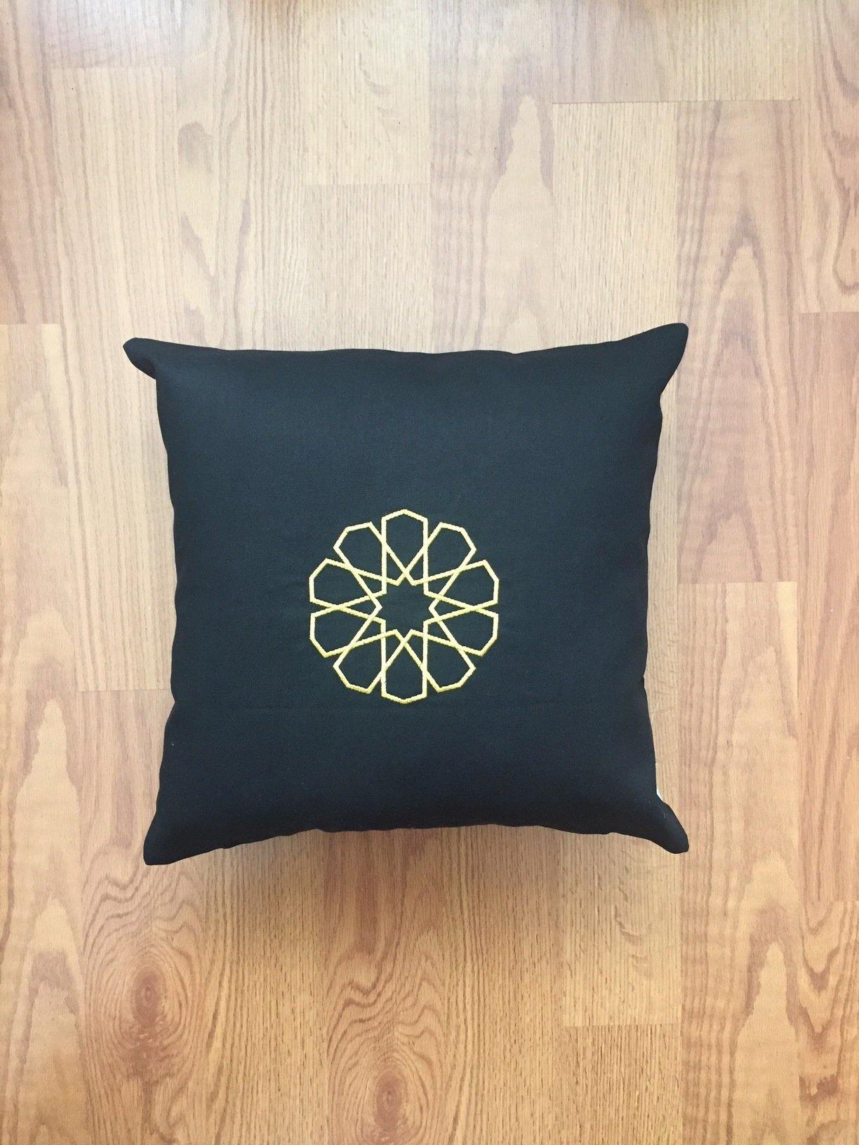 Golden Seljuk Star Cushion - Imperial Architecture