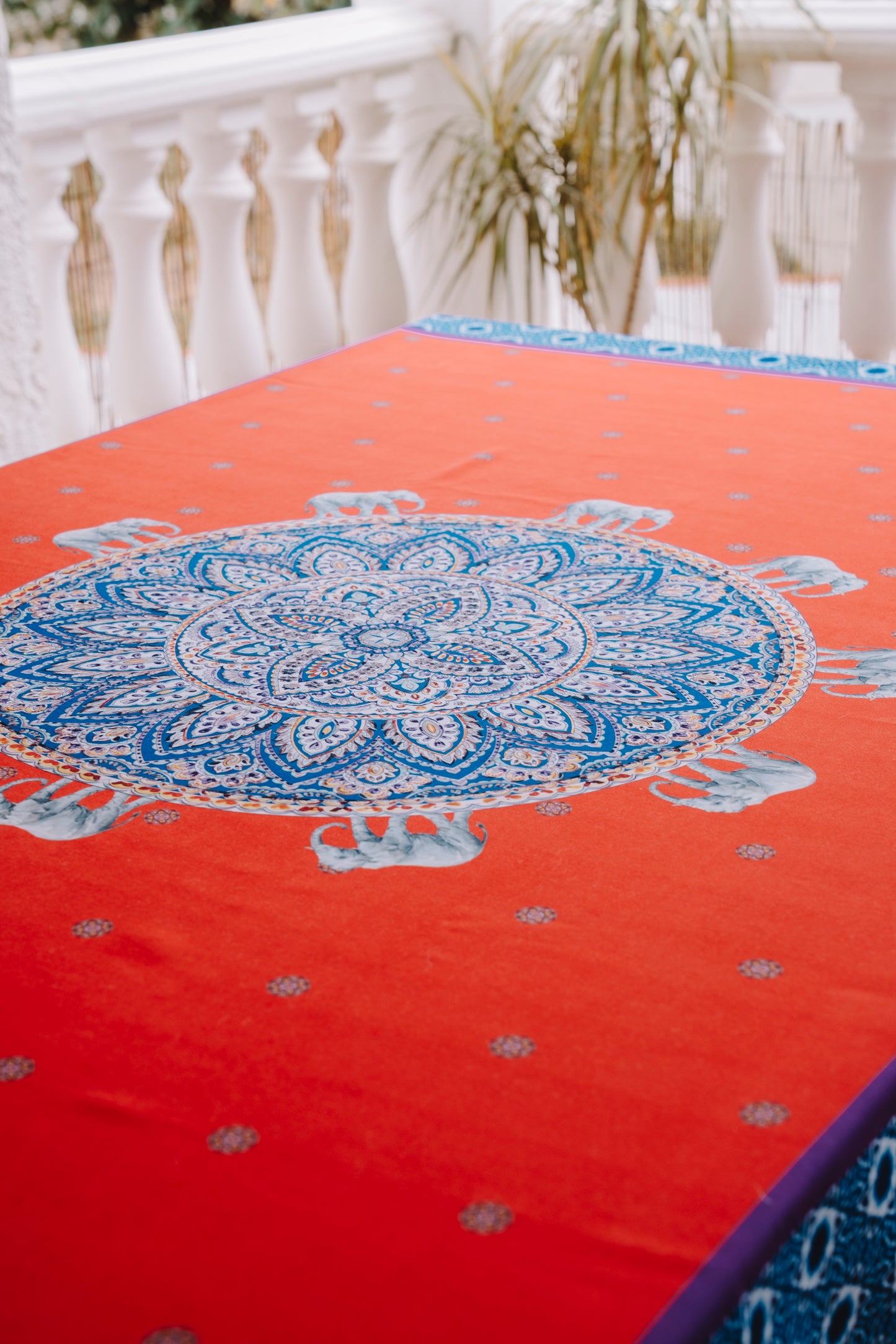 Taj Mahal Stain-Resistant Tablecloth - Imperial Elegance that Conquers Your Table
