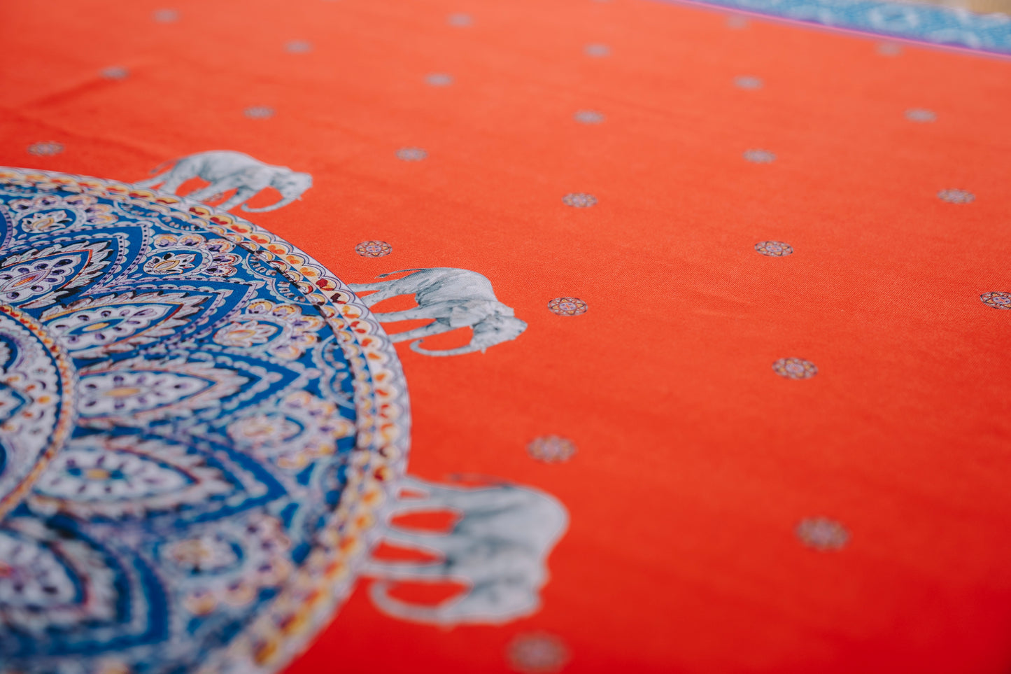 Taj Mahal Stain-Resistant Tablecloth - Imperial Elegance that Conquers Your Table