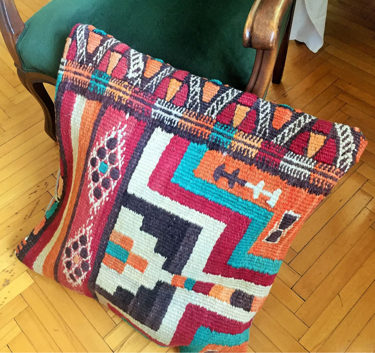 Vintage Kilim Cushion - Nomadic Art Reborn
