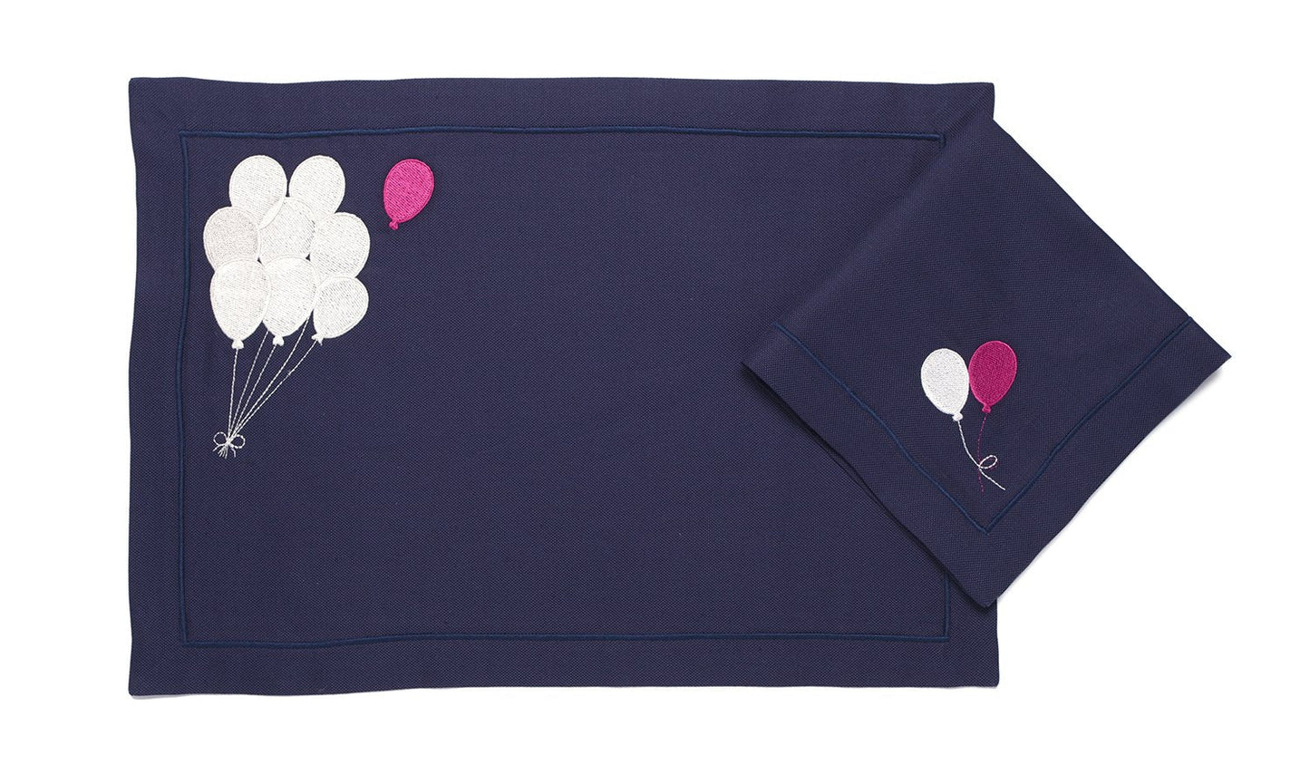 Mantel Individual "Mi Globo Escapó" Azul Marino - Nostalgia Infantil Bordada en Memoria Eterna