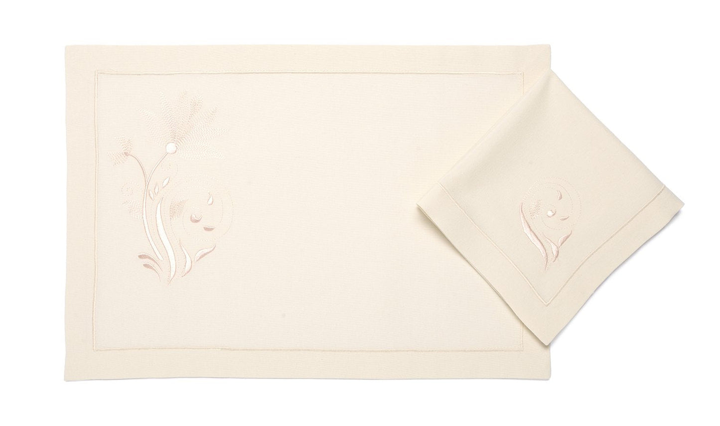 Mantel Individual "Sueño Rosa" Crema - Romanticismo Etéreo Bordado en Ternura Femenina