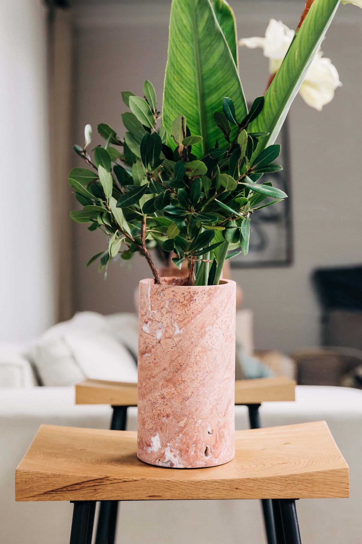 Rosa Aurora Holder Vase - Marble Delicacy That Embraces Femininity
