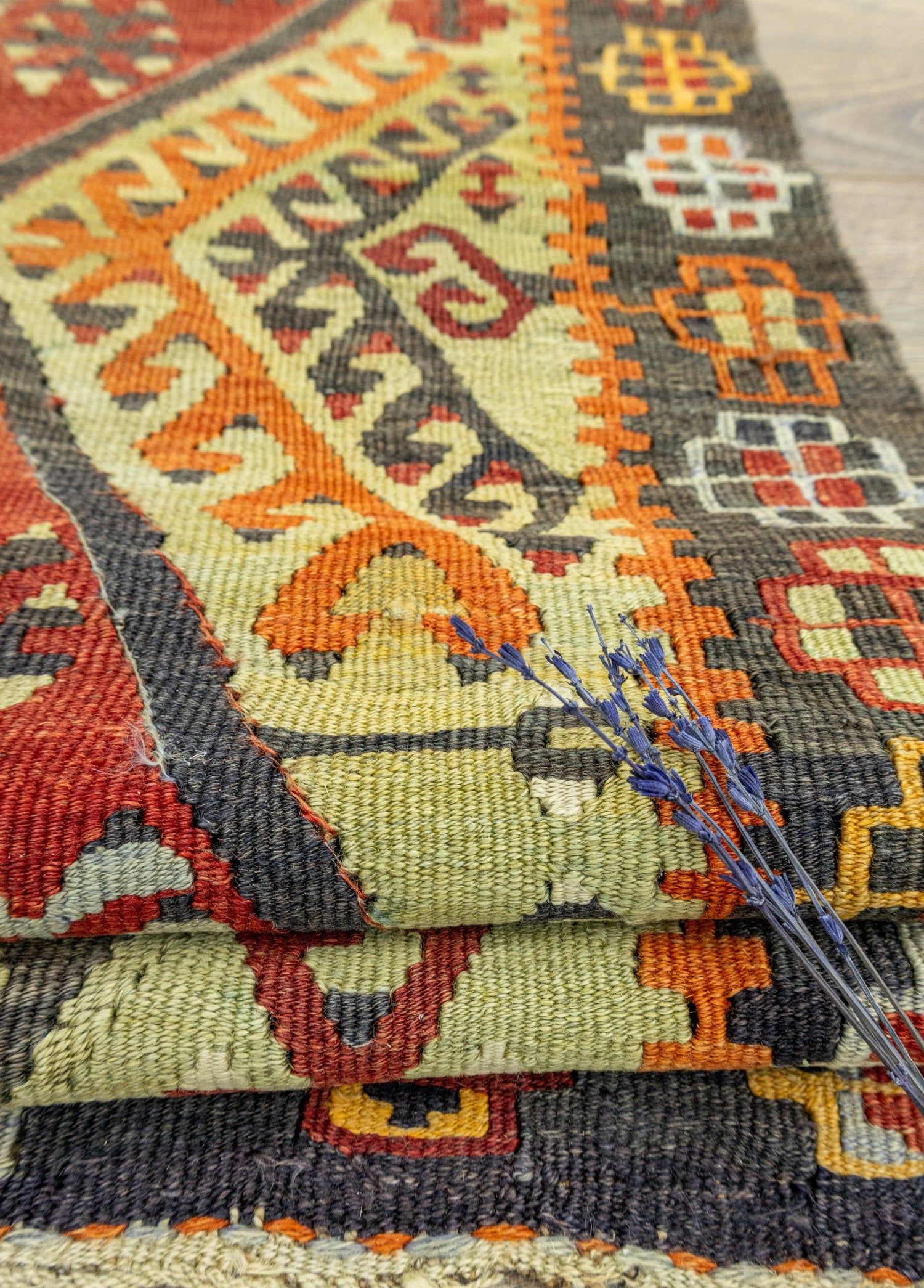 Elnara Geometric Designed Wool Kilim Artesanal Natural Wool 102x145cm – Origen Sostenible