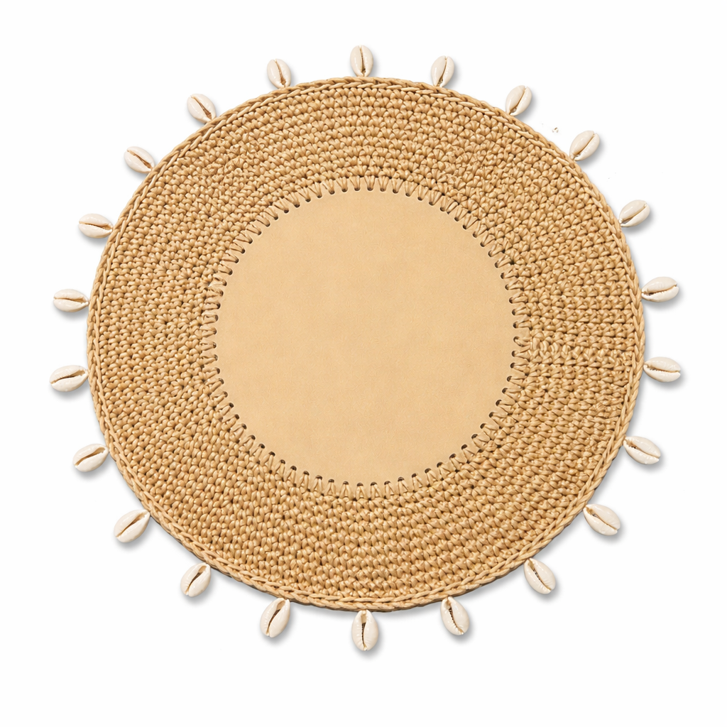 Mantel Individual Redondo con Conchas Marinas Tejido a Mano en Cuero Beige