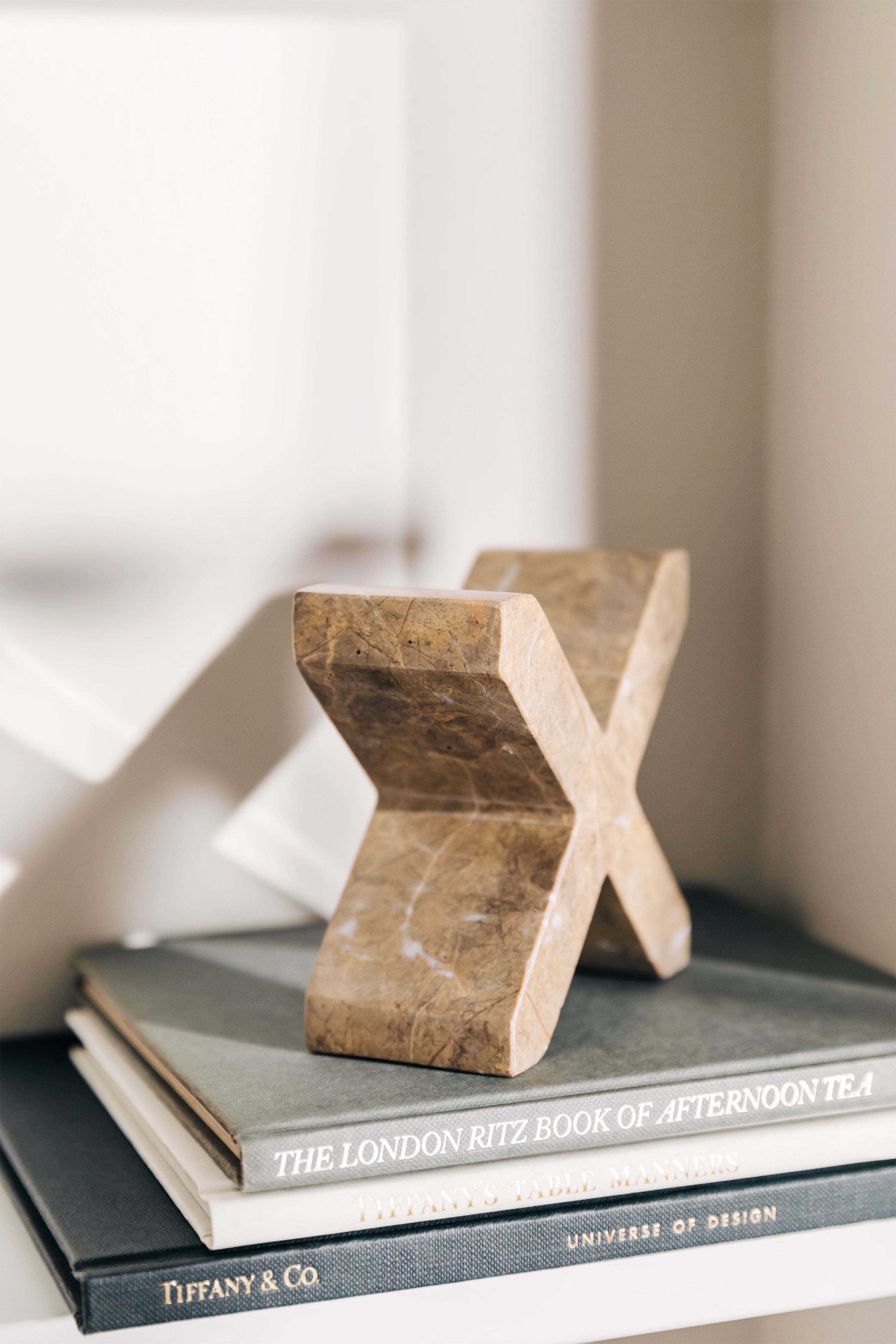 Sujetalibros Xolder Mostaza - Calidez Literaria que Despierta la Creatividad