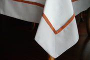 Mantel De Diseño Calvino Con Detalles en Naranja Quemado