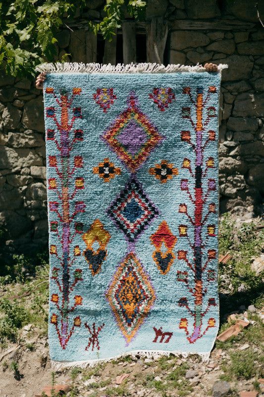 Alfombra Charm Tejida a Mano Azul - Elegancia Artesanal en Lana