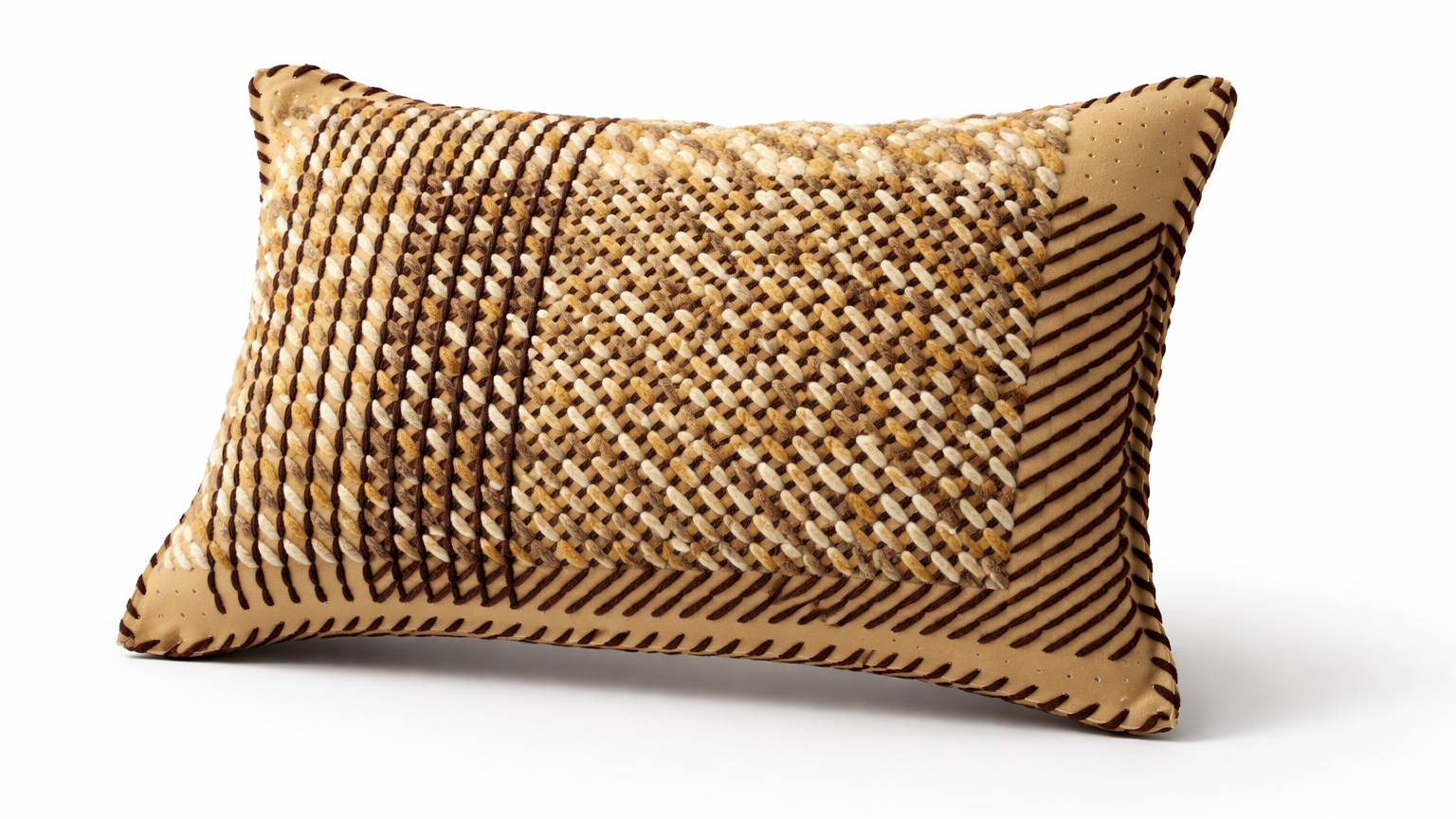 Funda de Cojín en Cuero con Bordado Geométrico Artesanal en Tonos Naturales