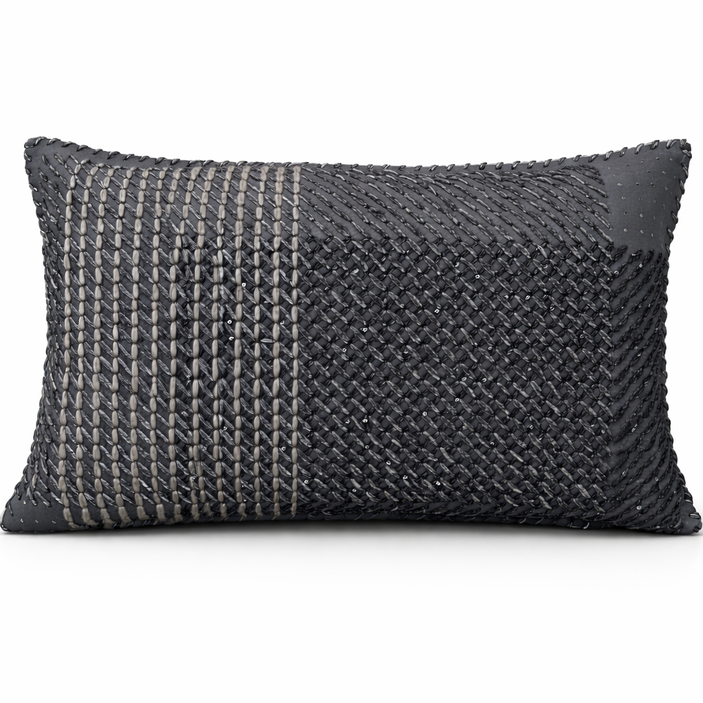 Funda de Cojín Decorativo en Cuero con Bordado Geométrico en Cachemira