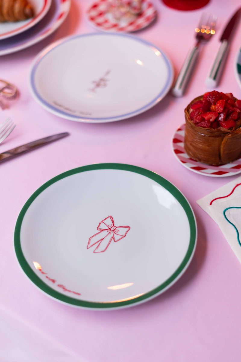 Very Demure Dessert Plate - Minimalist Elegance