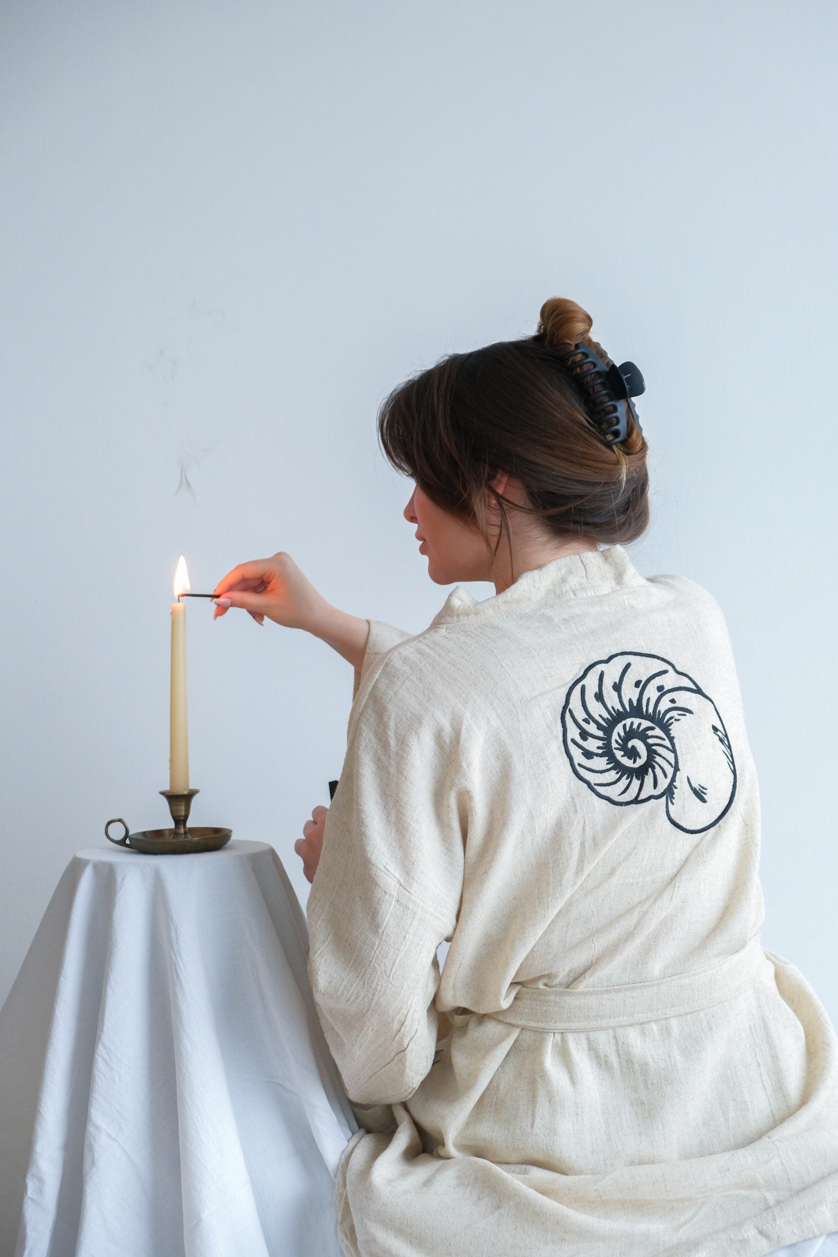 Kimono de Lujo "Concha Marina" - Bordado Artesanal Tradicional