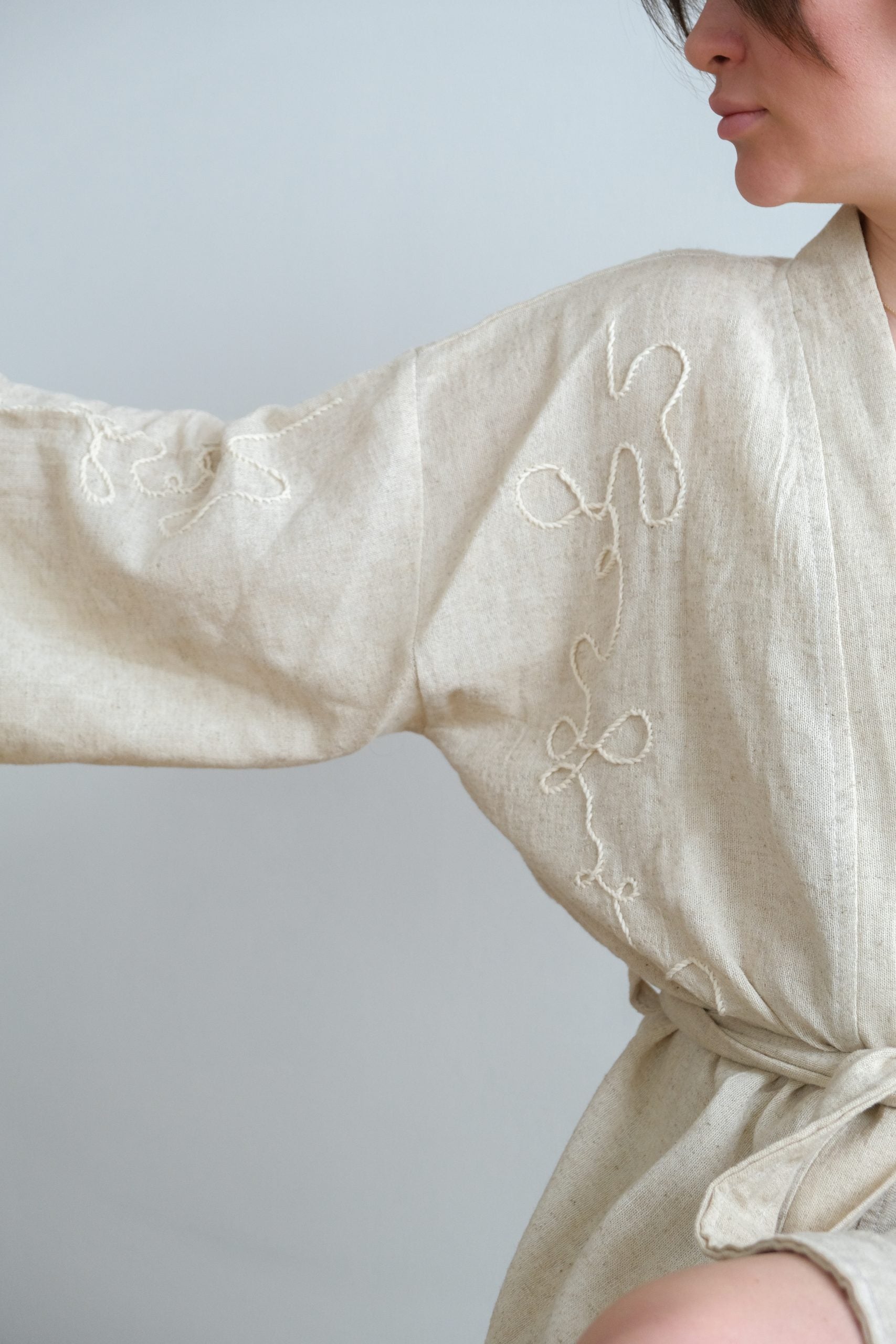 Kimono Minimalista "Infinito Puro" - Elegancia Artesanal