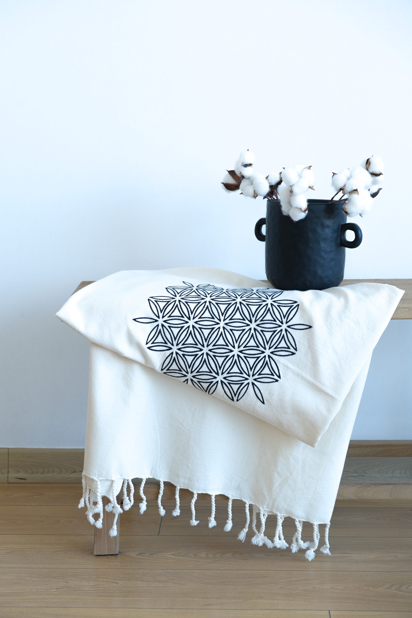 Peshtemal Artesanal "Flor de la Vida" - Bordado Exclusivo a Mano