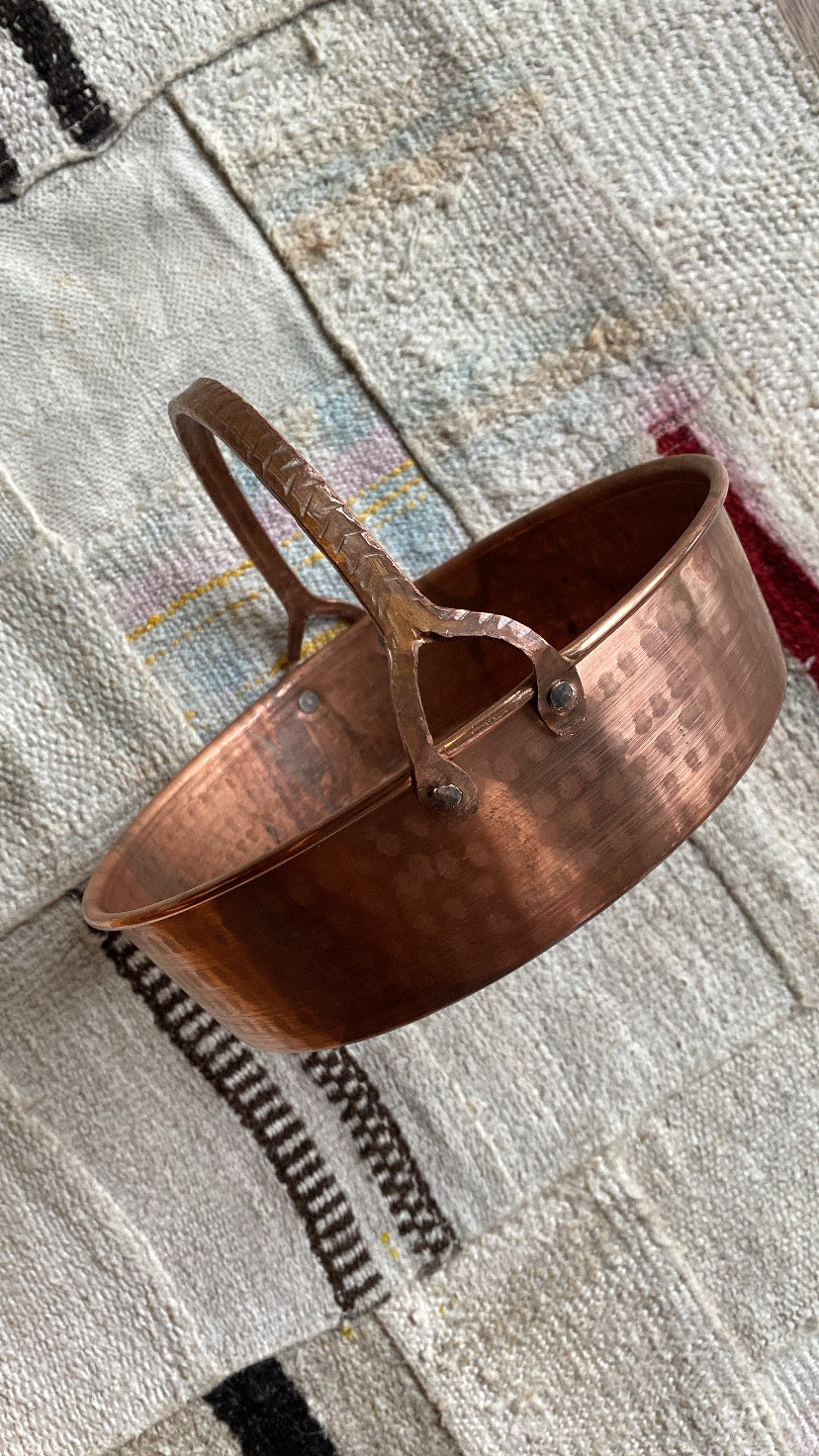 Cesta De Cobre Turca Con Mango Ergonómico - Funcionalidad Que Abraza La Belleza