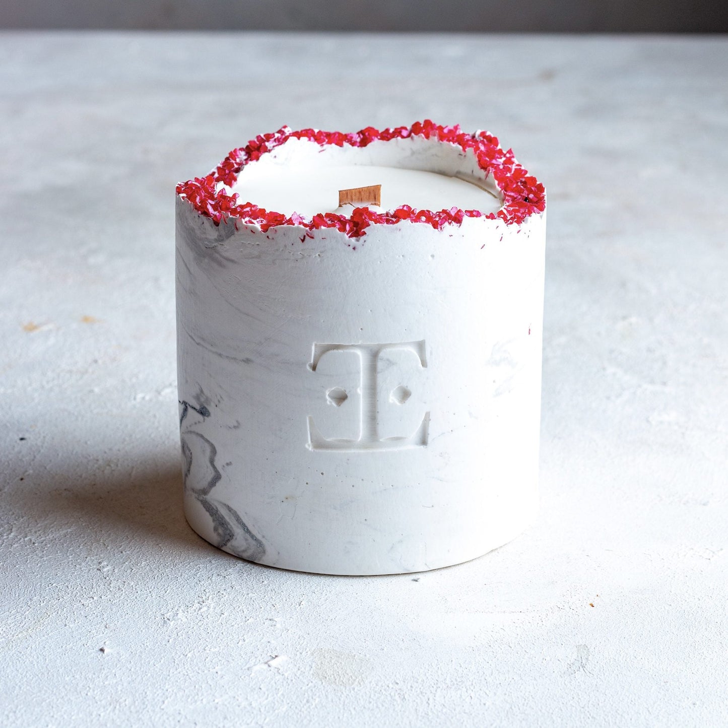 "SIMPLY Red" Candle with Crystals - Large 300g