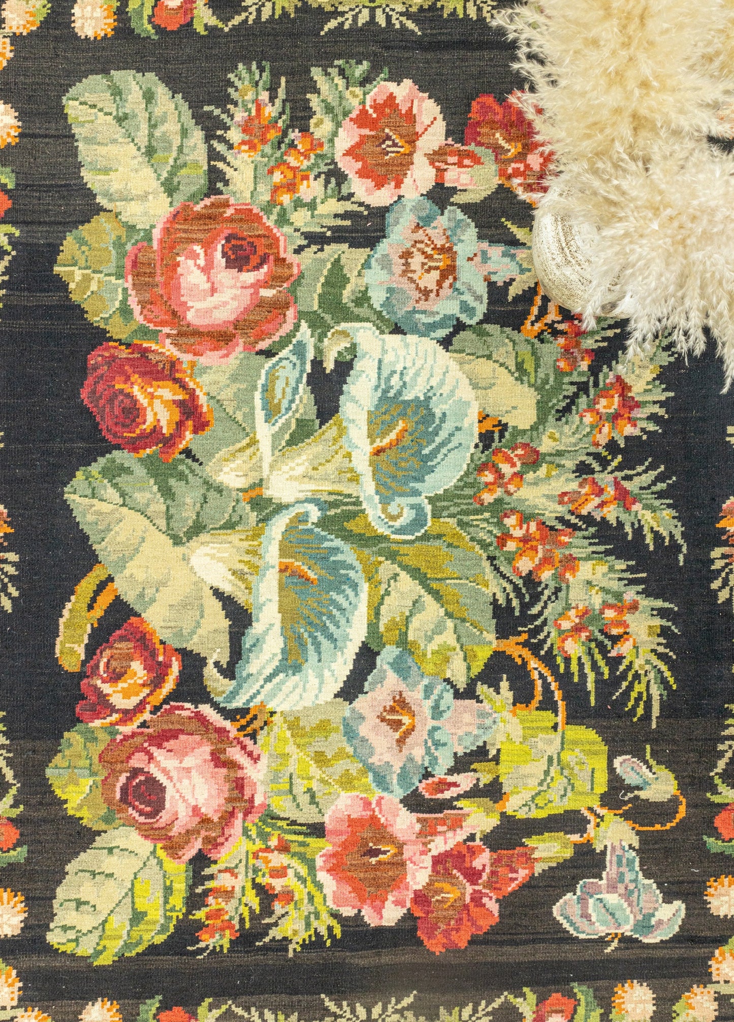 Madel Floral Patterned Wool Rug Artesanal Natural Wool 210x252cm – Origen Sostenible