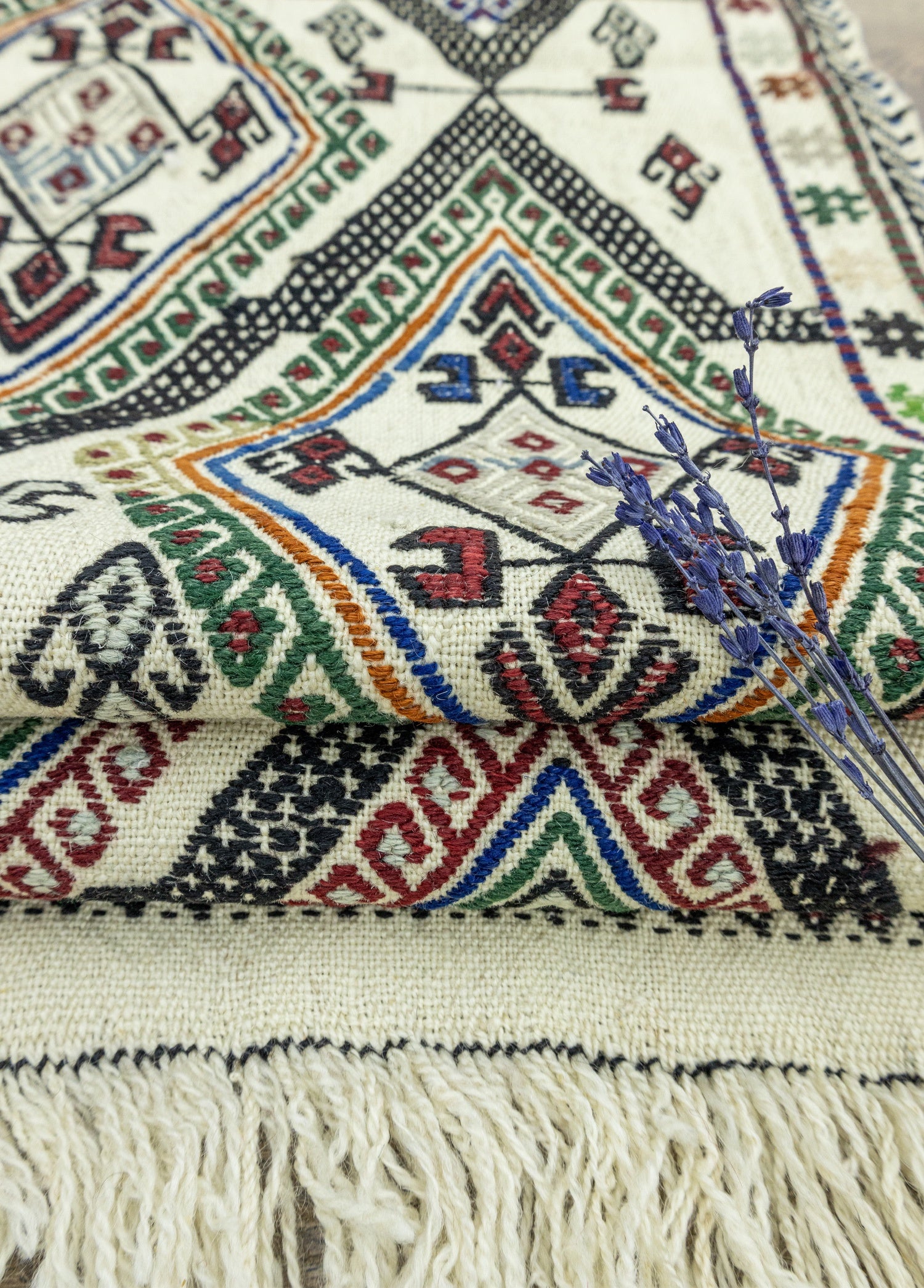 Humeyn Geometrical Design Wool Kilim Artesanal Natural Wool 131x157cm – Origen Sostenible
