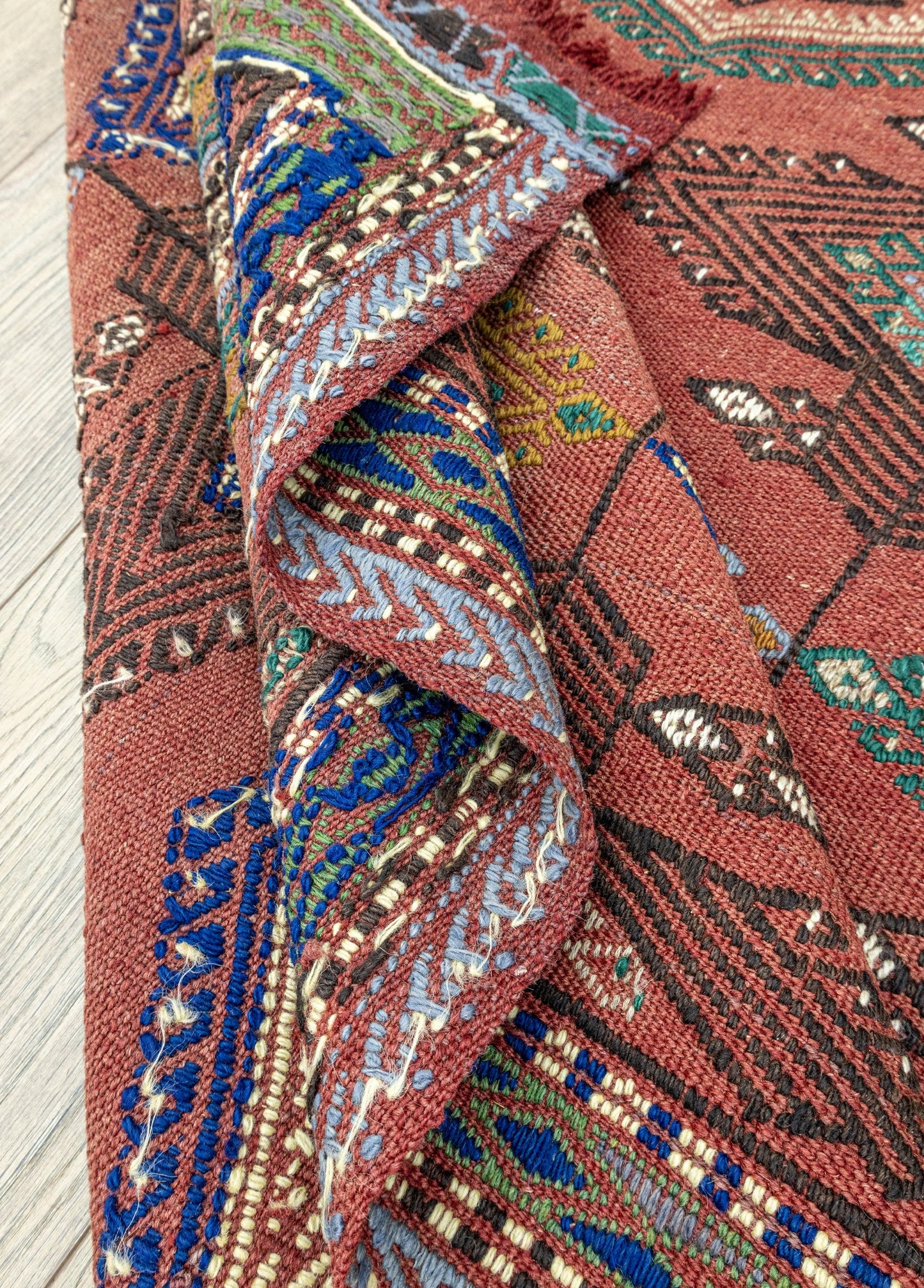 Rinat Ethnic Designed Hand-Woven Cicim Kilim Artesanal Natural Wool 131x159cm – Origen Sostenible