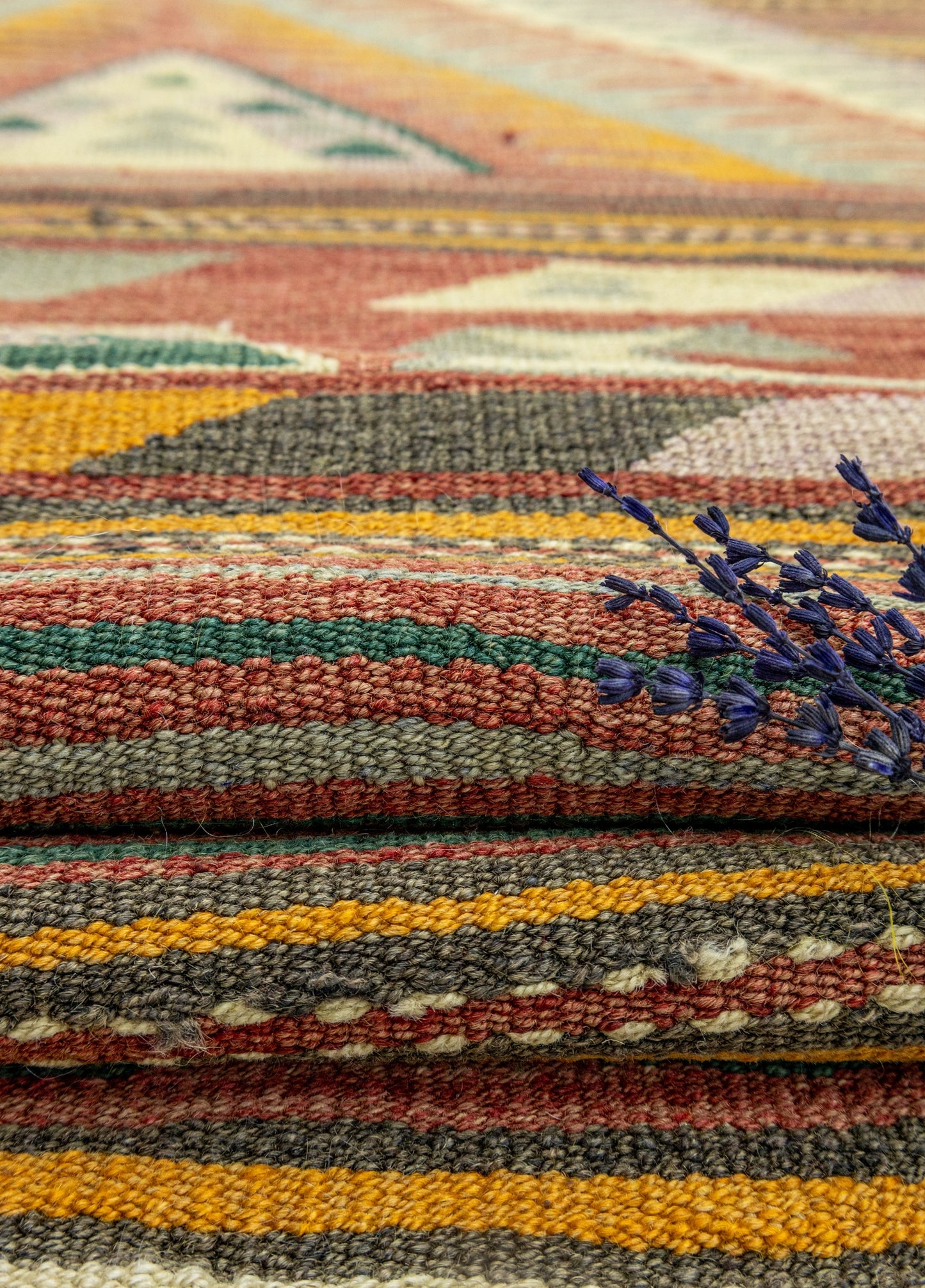 Dirse Colorful Hand-Woven Kilim Artesanal Natural Wool 117x213cm – Origen Sostenible