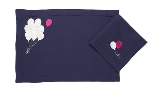 Mantel Individual "Mi Globo Escapó" Azul Marino - Nostalgia Infantil Bordada en Memoria Eterna