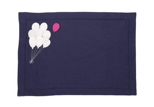 Mantel Individual "Mi Globo Escapó" Azul Marino - Nostalgia Infantil Bordada en Memoria Eterna