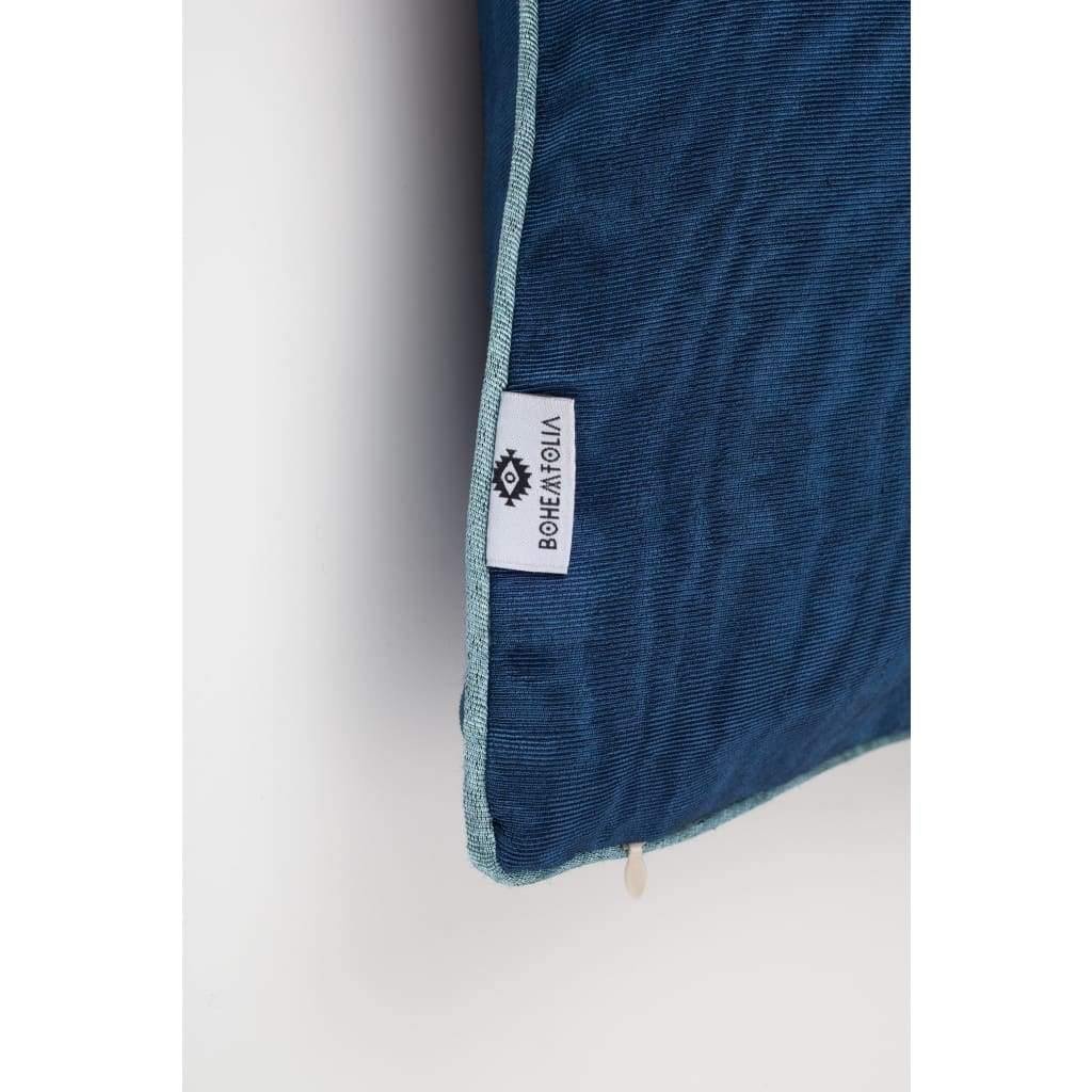 Funda de cojín de seda Kutnu con bordado - HandsOnHips ,  Azul oscuro