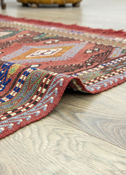 Rinat Ethnic Designed Hand-Woven Cicim Kilim Artesanal Natural Wool 131x159cm – Origen Sostenible