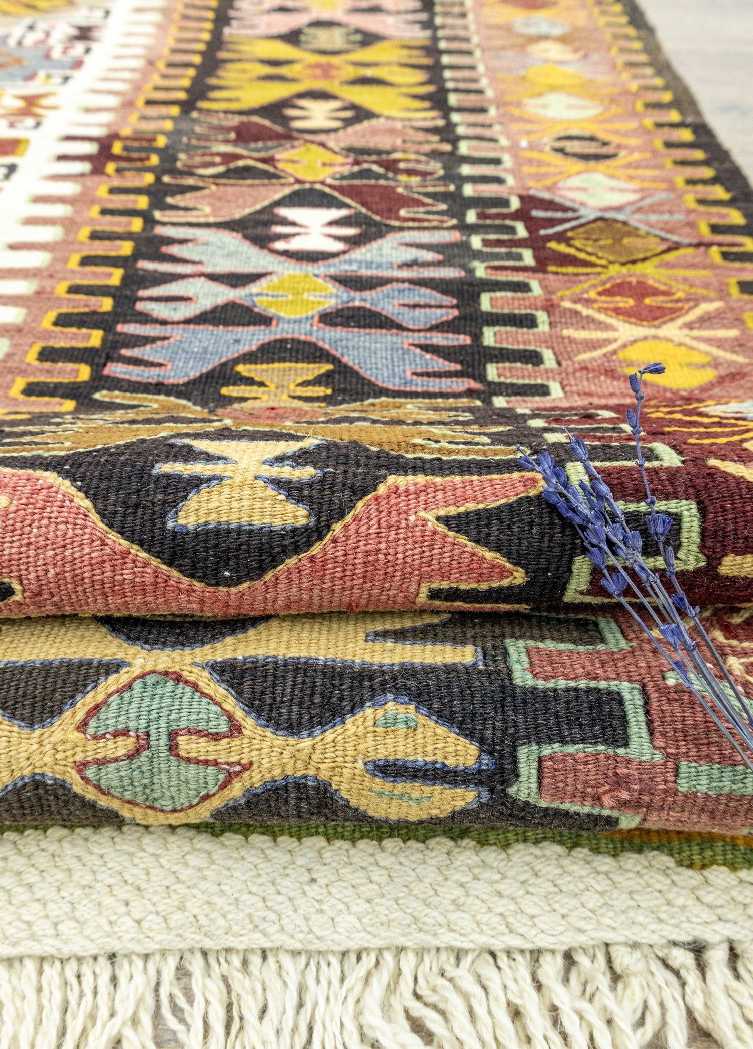 Rissa Geometric Designed Hand-Woven Kilim Artesanal Natural Wool 152x220cm – Origen Sostenible