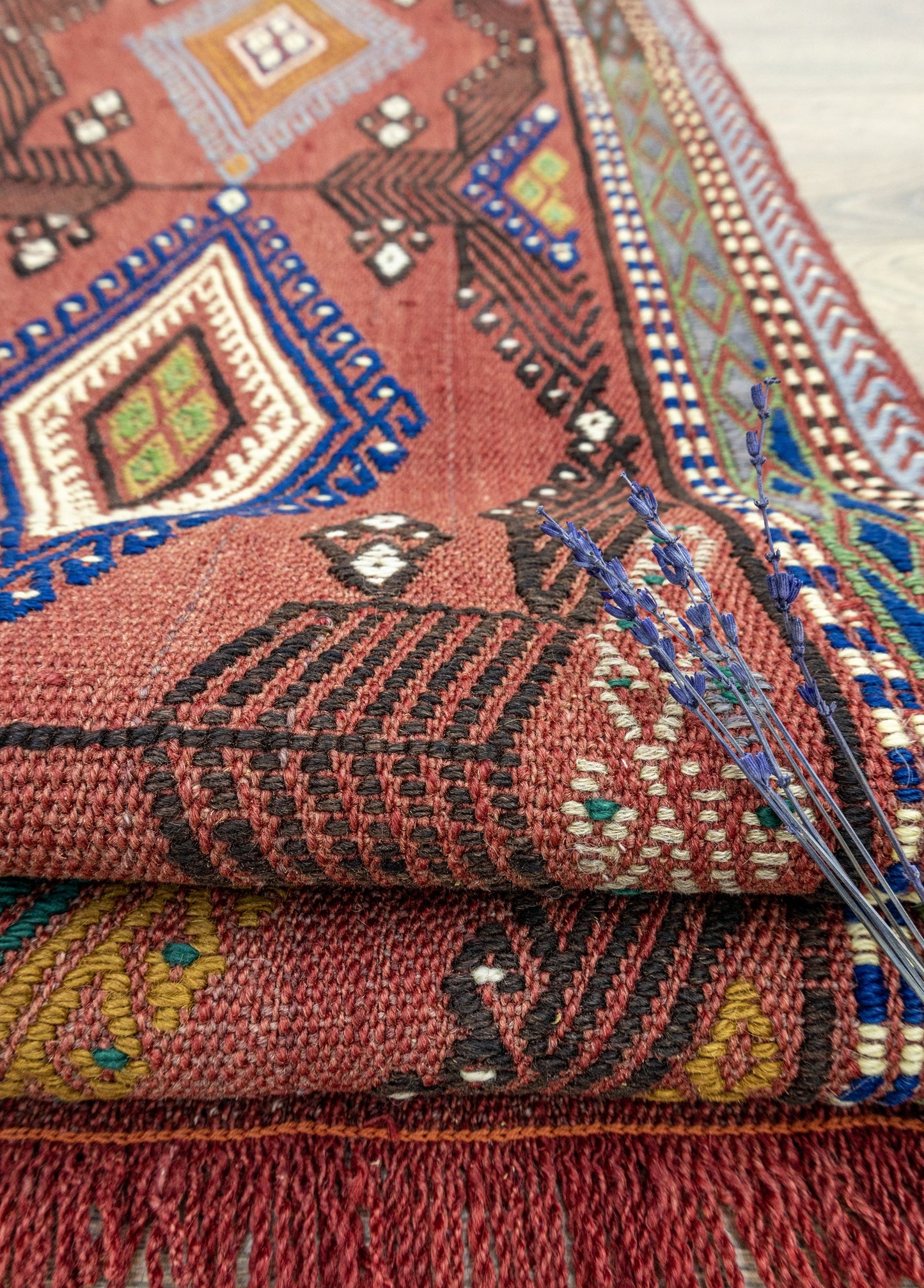 Rinat Ethnic Designed Hand-Woven Cicim Kilim Artesanal Natural Wool 131x159cm – Origen Sostenible